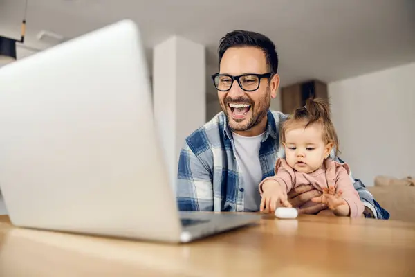 Father Works Home Laptop Babysits Baby Girl While Working Home — Stock Photo, Image