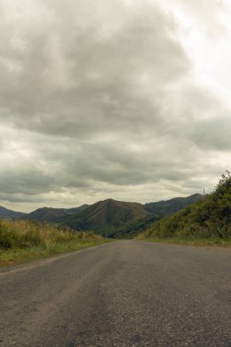 Altai sonbahar dağ yolu