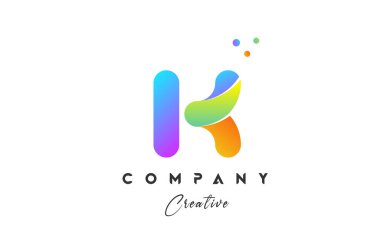 Renkli K alfabesi harfi logo simgesi tasarımı. Noktalı sarı mavi yeşil renk. İş ve şirket için renkli yaratıcı şablon