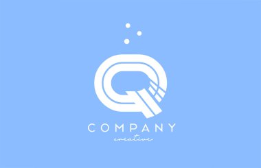 Q mavi beyaz alfabe harfi logosu üzerinde çizgiler ve noktalar var. İş ve şirket için şirket yaratıcı şablon tasarımı