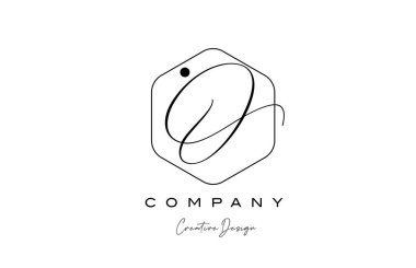 Çokgen nokta ve siyah beyaz renkli O logo simgesi tasarımı. Şirket ve iş için yaratıcı şablon