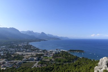 Kemer - Türkiye 'de tatil köyü. Akdeniz 'de. Plaj tatili.