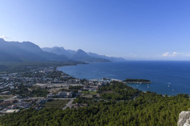 Kemer - Türkiye 'de tatil köyü. Akdeniz 'de. Plaj tatili.