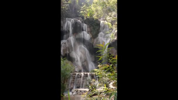 Kuang Waterfall Laos Vatten Rinner Nerför Stenarna — Stockvideo
