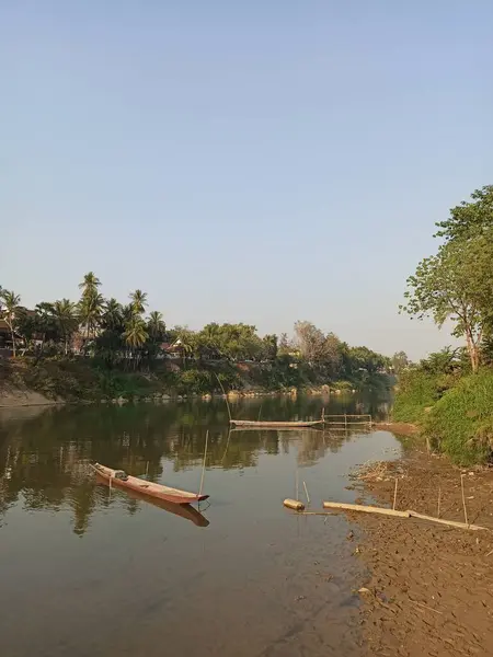 Río Mekong Laos Paisaje Con Agua Barcos Madera —  Fotos de Stock