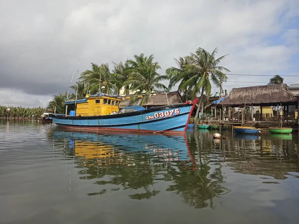 Río Vietnam Barcos Palmeras —  Fotos de Stock