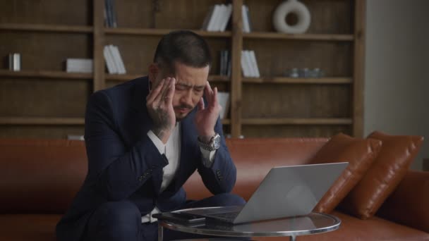 Man Concentrating His Work Businessman Facing Pressure Asian Adult Suit — Vídeo de Stock