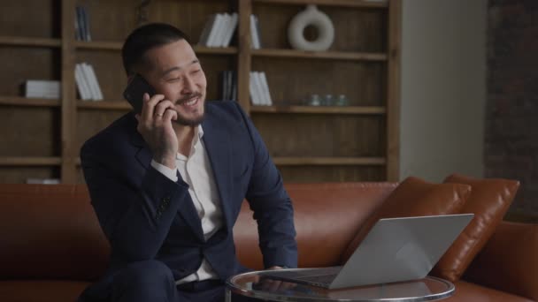 Man Talkning Phone Call Getting Job Offer Businessman Achievement — Wideo stockowe