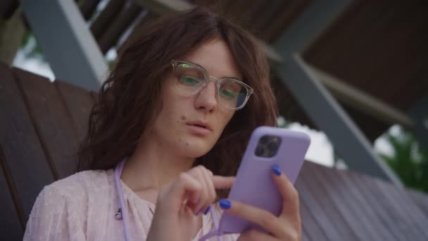Disappointed Woman Browsing Online Smartphone Slow Motion — Vídeos de Stock