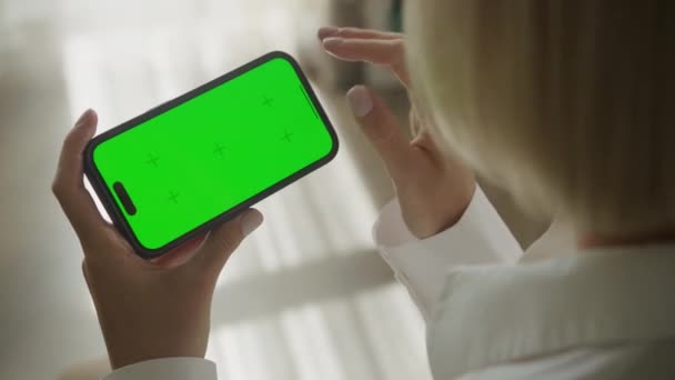 Svep Iväg Horisontell Smartphone Med Grön Skärm Fps — Stockvideo