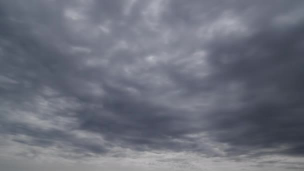 Nuvens Dramáticas Passando Por Timelapse Aço Céu Azul Cloudscape — Vídeo de Stock
