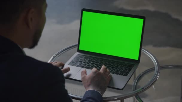Businessman Browsing Green Screen Laptop Man Swipe Touchpad Chroma Key — Stock video