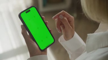 Yeşil Ekran Akıllı Telefondan Bildirimi Sil, Krom Tuşlu Akıllı Telefondan Mesajı Göster