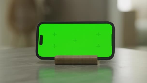 Orbitując Wokół Poziomego Smartfona Chroma Key Obracając Się Wokół Zielonego — Wideo stockowe