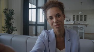 Videodaki Konuşan Kadın Web Kamerası Görünümü POV