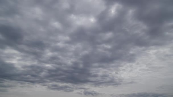 Dramatické Mraky Ubíhající Časem Ocelově Modrá Obloha Cloudscape — Stock video