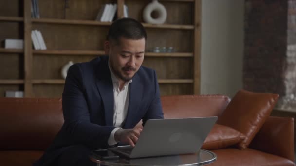 Excited Man Working Laptop Businessman Aspirations Office — Vídeo de Stock