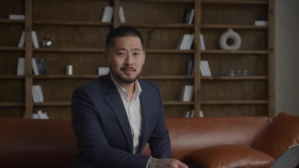 Portrait Succesful Businessman Modern Office Confident Entrepreneur Looking Camera Indoors — Stock Video