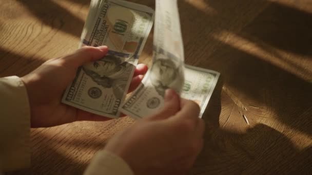 Hands Counting Cash Money Close Shoulder View Kobieta Ramiona Banknotami — Wideo stockowe