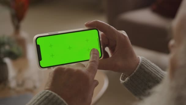 Solo Empuje Lado Derecho Del Teléfono Inteligente Pantalla Verde Abuelo — Vídeos de Stock