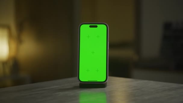 Layar Hijau Smartphone Reveal Night Time Chroma Key Smart Phone — Stok Video