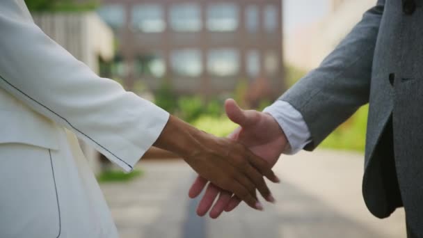 Business Handshake Encerramento Acordo Acordo Close Outdoors Empresário Empresária Shaking — Vídeo de Stock