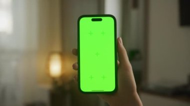 İçerideki Yeşil Ekran Akıllı Telefonu 'ndan Optik Uzaklaştır, İşaretleyicili Sağ Kroma Anahtar Akıllı Telefonu Tutar