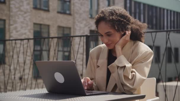 Thoughtful Woman Browsing Online Using Laptop Outdoors Businesswoman Surfing Computer — Stock Video