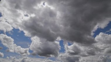 Zaman Çizelgesi Kümülüs Bulutları Yaz Mavi Gökyüzü Bulutu 'nda Şekil Veriyor