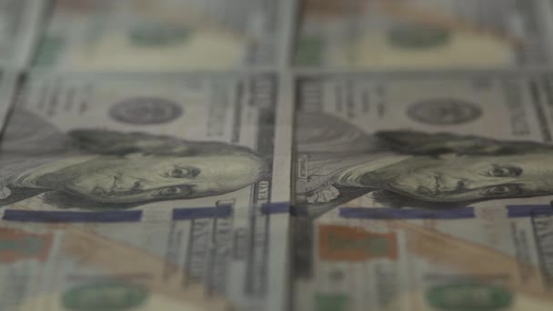 100 Dollar Schein Bargeld Auf Dem Schreibtisch Währung Großaufnahme — Stockvideo