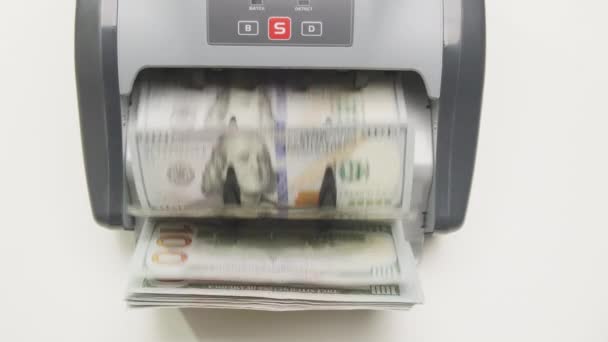 Top View Contador Dinheiro Contador Dinheiro Automático Cem Dólares Bill — Vídeo de Stock