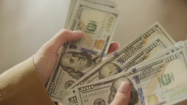 Dinheiro Dinheiro Dólar Contando Mãos Close Shoulder View — Vídeo de Stock