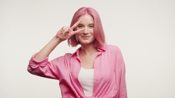 Женщина Розовых Танцах Белом Фоне — стоковое видео