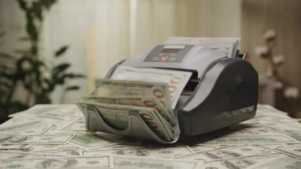 Pilha Notas 100 Dólares Máquina Automática Contador Dinheiro Dolly — Vídeo de Stock