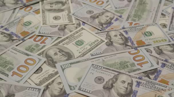 Montón Billetes Dispersos 100 Dólares Estadounidenses Desorden Que Representan Riqueza — Vídeo de stock