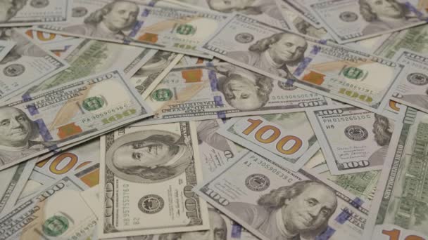 Verschiedene Dollarscheine Verstreut Die Die Vielfalt Der Stückelungen Währung Zeigen — Stockvideo