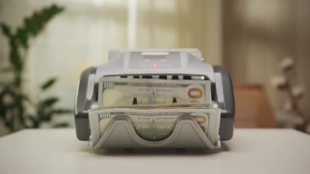 Automatizált Számláló Feldolgozás 100 Dolláros Bankjegyek Beltéri Elölnézeti — Stock videók