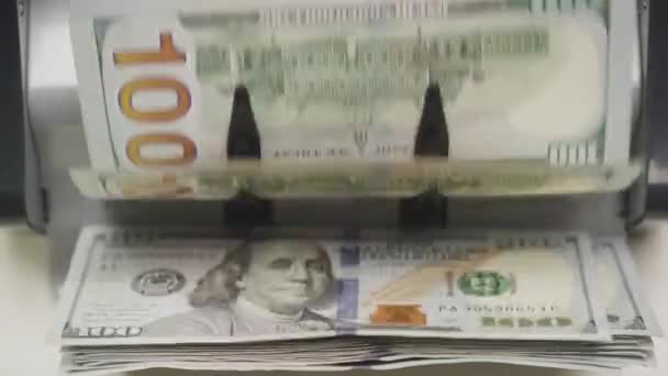 Primo Piano Una Macchina Contare Soldi Con Banconote Cento Dollari — Video Stock