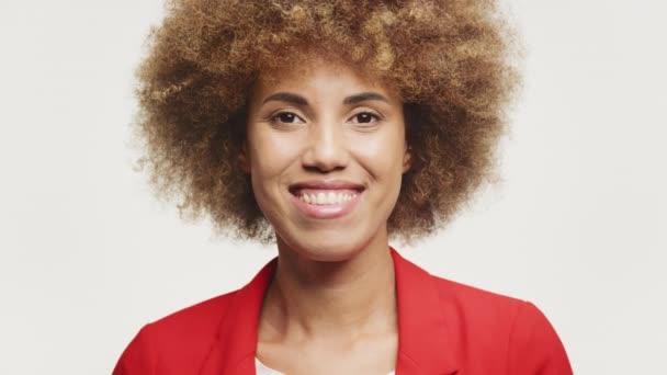 Close Smiling Woman Afro Hair Red Jacket Isolated White Background — Stock Video