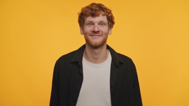 Redheaded Man Shrugging Shoulders Questioned Pleasant Smile Wearing Casual Outfit — Stock Video
