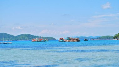 Güney Vietnam 'ın Kien Giang eyaletindeki Ba Lua Takımadası' nın sakin kıyı manzarası. 