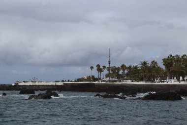 Martianez Gölü ve Puerto de la Cruz kıyıları Tenerife Kanarya Adaları İspanya. Avrupa