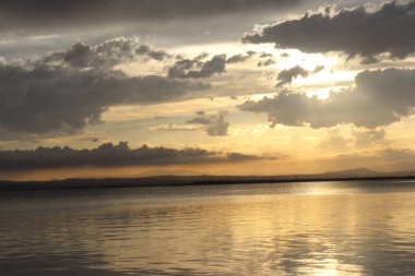 Valencia İspanya, Albufera Gölü 'nde güzel bir gün batımı. Avrupa