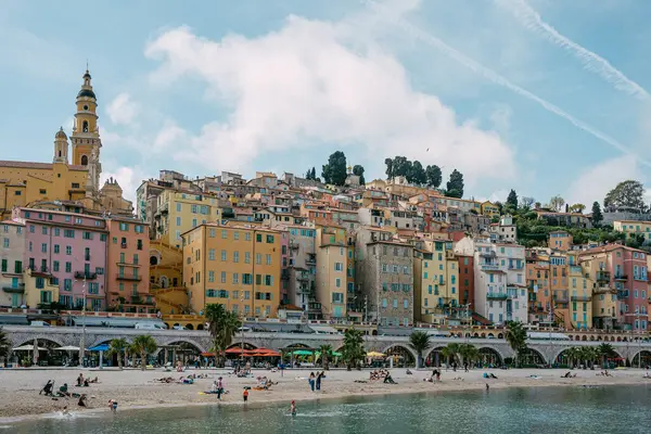 Tarihsel Mimarisi ve Sandy Akdeniz Sahili ile Canlı Menton 'un Manzaralı Sahil Manzarası