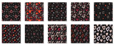 Sevgililer Günü ve romantik projeler için ideal, el çizimi kalpler ve harflerle on çeşit kusursuz desen.