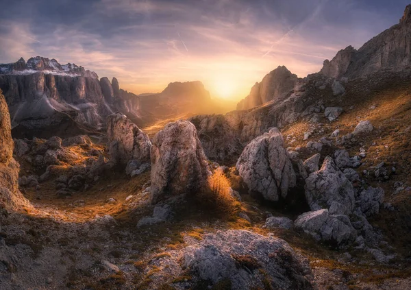 Skały Kamienie Kolorowym Zachodzie Słońca Jesienią Dolomitach Włoszech Kolorowy Krajobraz — Zdjęcie stockowe