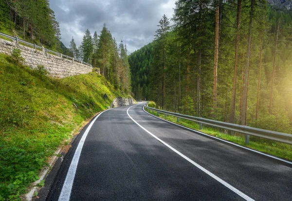 Weg Groen Bos Bij Zonsondergang Zomer Dolomieten Italië Prachtige Bergweg — Stockfoto