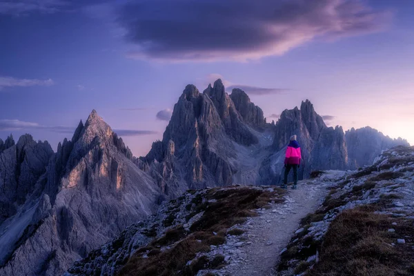 Woman Hill Mountain Peaks Sunset Spring Dolomites Italy Girl Trail — Stock Photo, Image