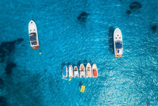 Luchtfoto Van Luxe Jachten Boten Blauwe Zee Bij Zonsondergang Zomer — Stockfoto