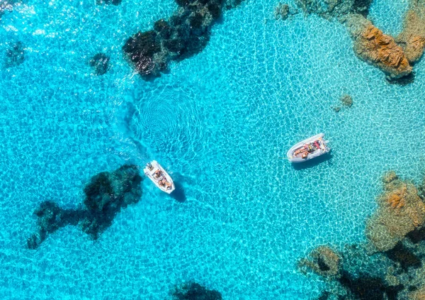 Vista Aérea Pequeñas Lanchas Mar Azul Día Soleado Verano Viajar — Foto de Stock